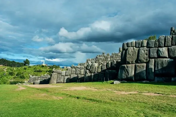 Know Sacsayhuaman with a City Cusco tour