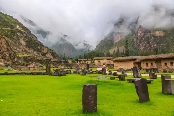 The historic ruins of the Sacred Valley and Machu Picchu 2 days