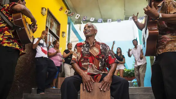 one of the main peruvian holidays, el día de la canción criolla