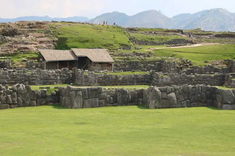 Sacsayhuamán The fortress of stone giants