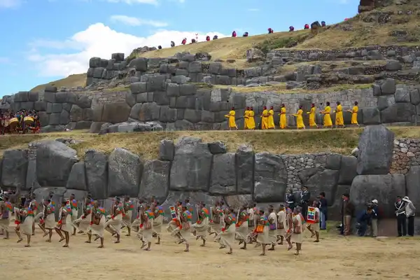 Inti Raymi today and at the height of the Inca Empire