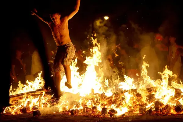 The salto del Shunto, one of the ritual of the San Juan Festival