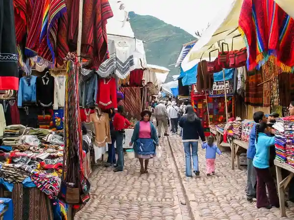 People at the Cusco market. The best place to learn words in Quechua