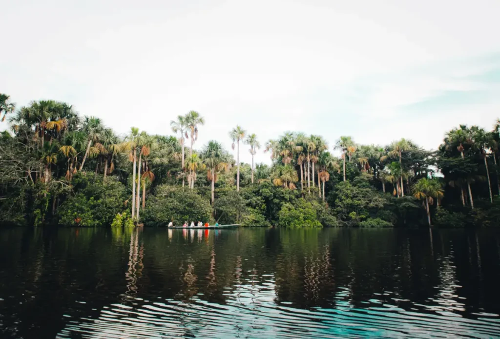 lake sandoval peru